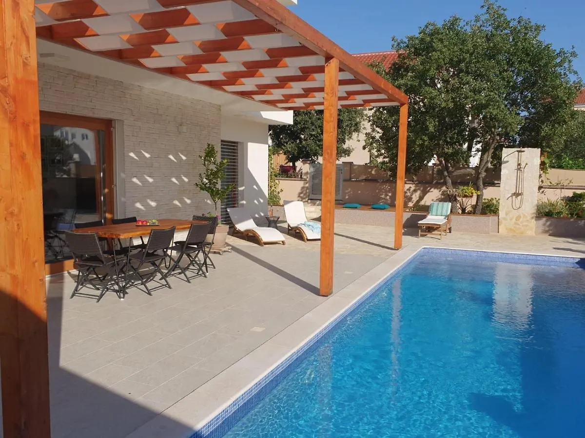 Pine Tree Villa Pakostane