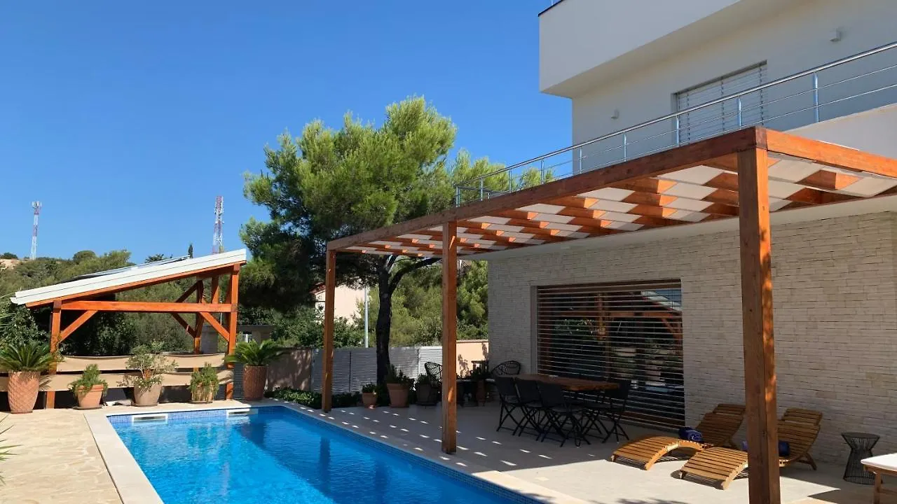 Pine Tree Villa Pakostane 0*,